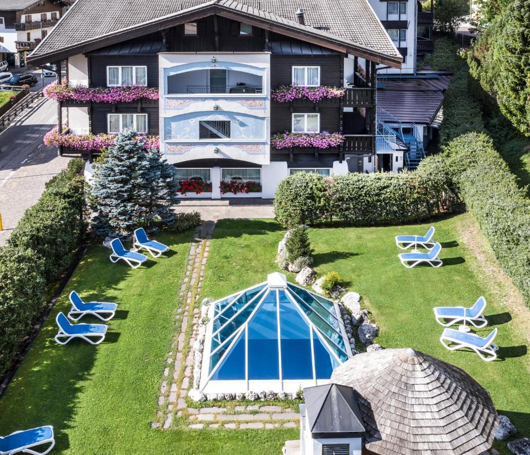 Alpen Hotel Corona Vigo di Fassa Exterior photo