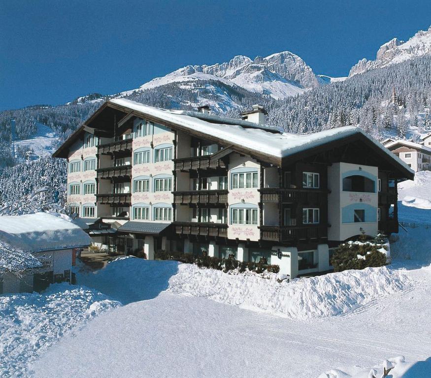 Alpen Hotel Corona Vigo di Fassa Exterior photo