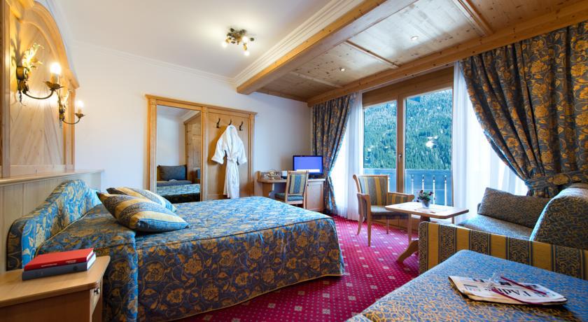 Alpen Hotel Corona Vigo di Fassa Exterior photo