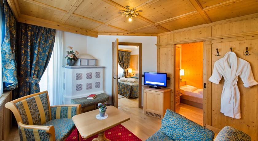 Alpen Hotel Corona Vigo di Fassa Room photo