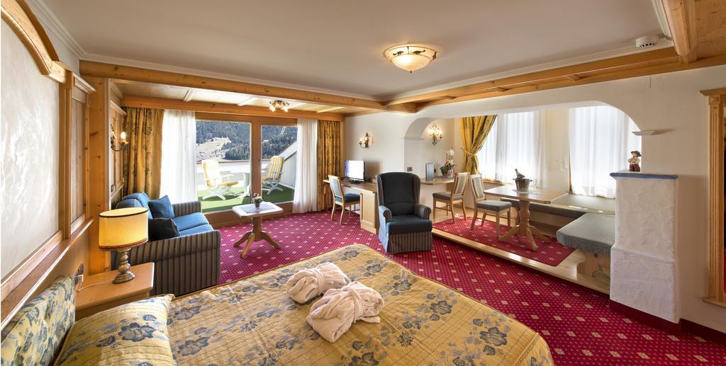 Alpen Hotel Corona Vigo di Fassa Room photo