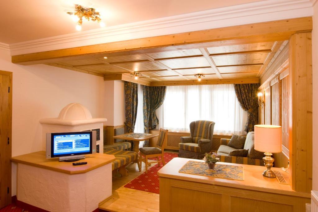 Alpen Hotel Corona Vigo di Fassa Room photo
