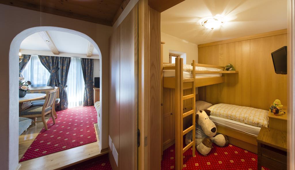 Alpen Hotel Corona Vigo di Fassa Room photo